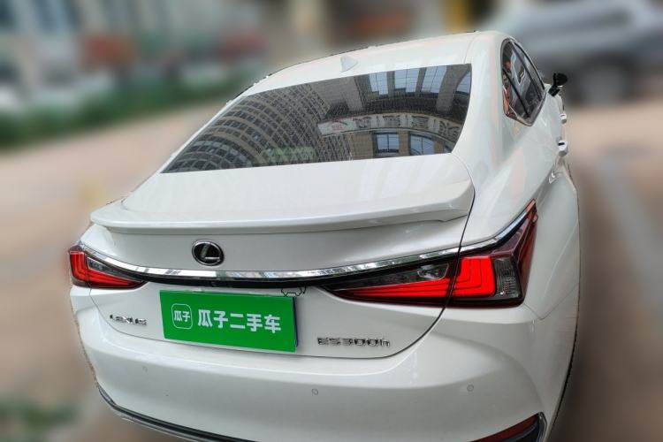 Used Lexus ES 2022 300h Excellence Edition Rear