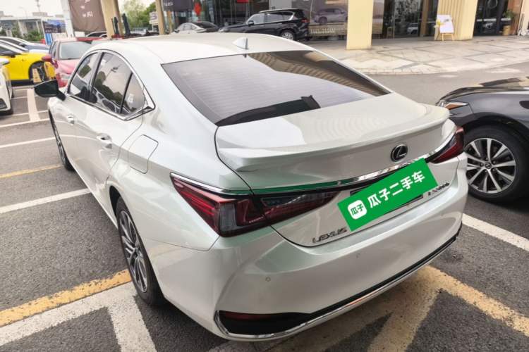 Used Lexus ES 2022 300h Excellence Edition Rear Left 45 Deg