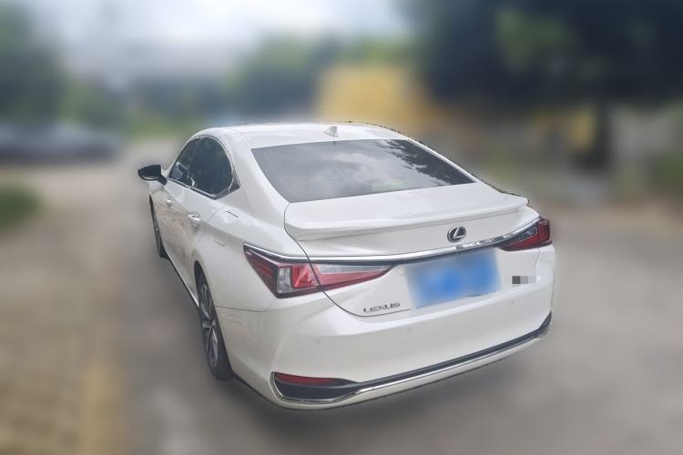 Used Lexus ES 2022 300h Excellence Edition Rear Left 45 Deg