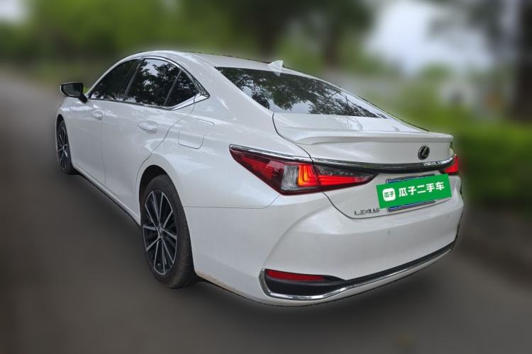 Used Lexus ES 2022 300h Excellence Edition Rear Left 45 Deg