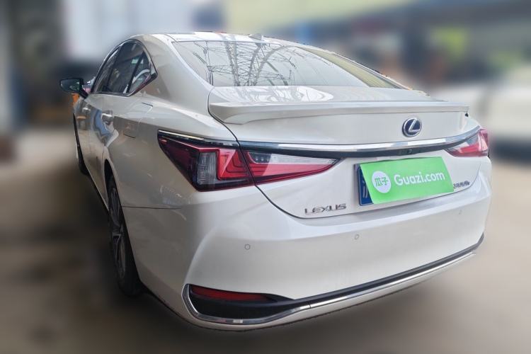 Used Lexus ES 2022 300h Excellence Edition Rear Left 45 Deg