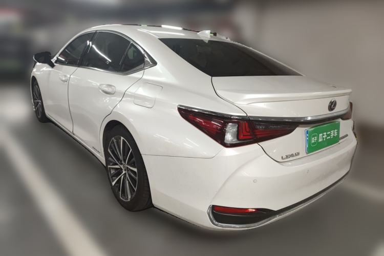 Used Lexus ES 2022 300h Deluxe Edition Rear Left 45 Deg