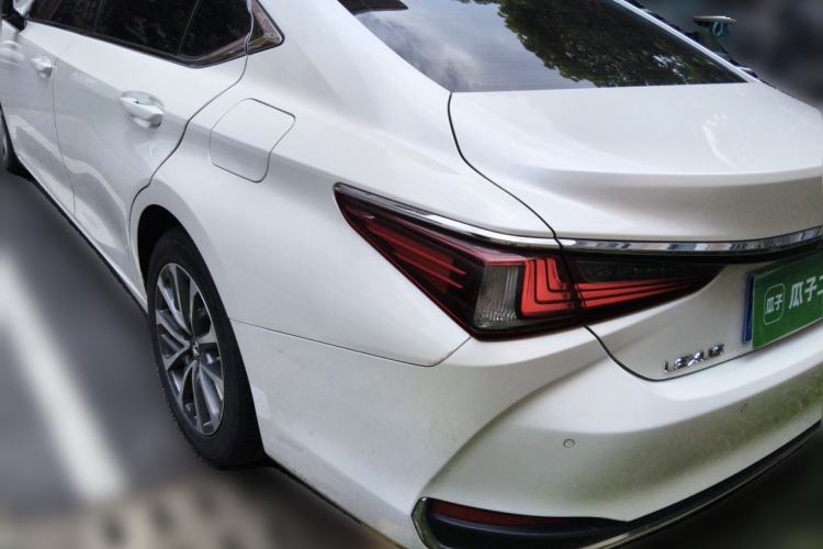 Used Lexus ES 2022 260 Excellence Edition Rear Left 45 Deg