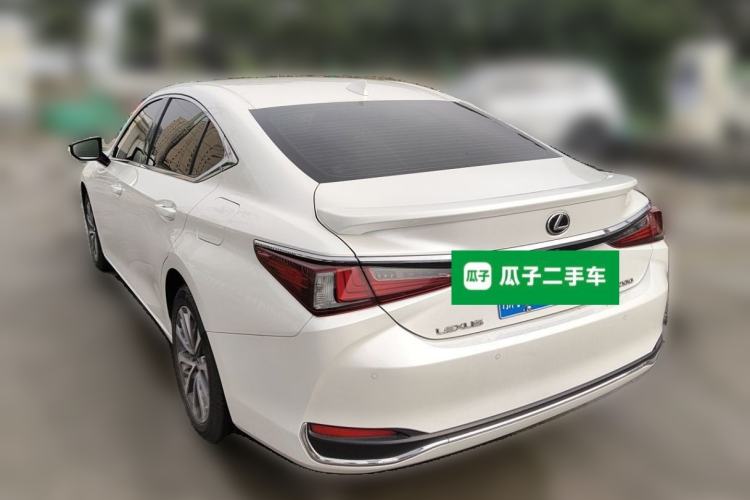 Used Lexus ES 2022 300h Excellence Edition Rear Left 45 Deg