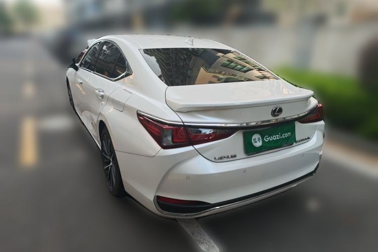 Used Lexus ES 2022 300h Deluxe Edition Rear Left 45 Deg