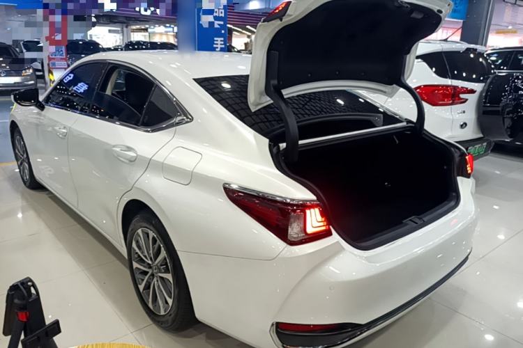 Used Lexus ES 2022 200 Excellence Edition Rear Left 45 Deg