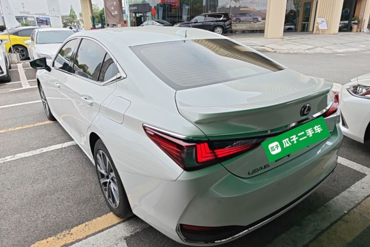 Used Lexus ES 2022 300h Excellence Edition Rear Left 45 Deg