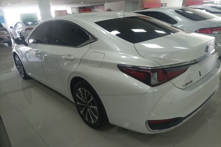 Used Lexus ES 2022 200 Luxury Edition Rear Left 45 Deg