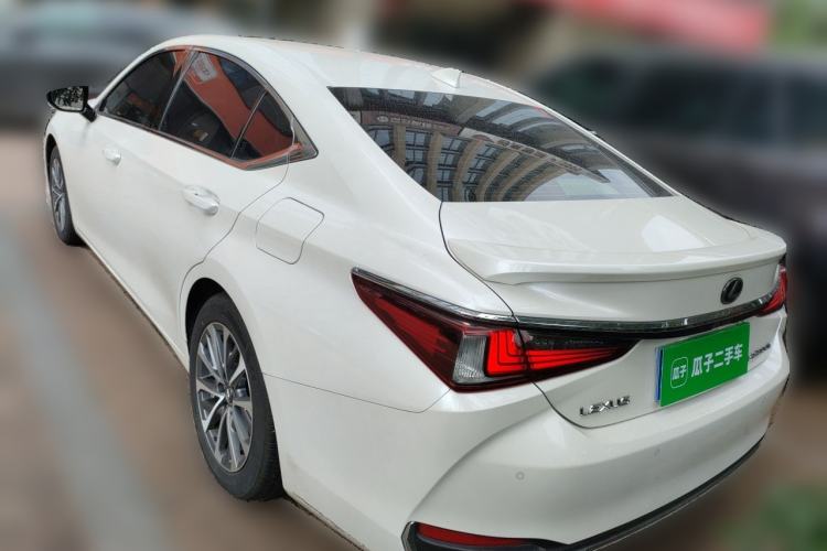 Used Lexus ES 2022 300h Excellence Edition Rear Left 45 Deg