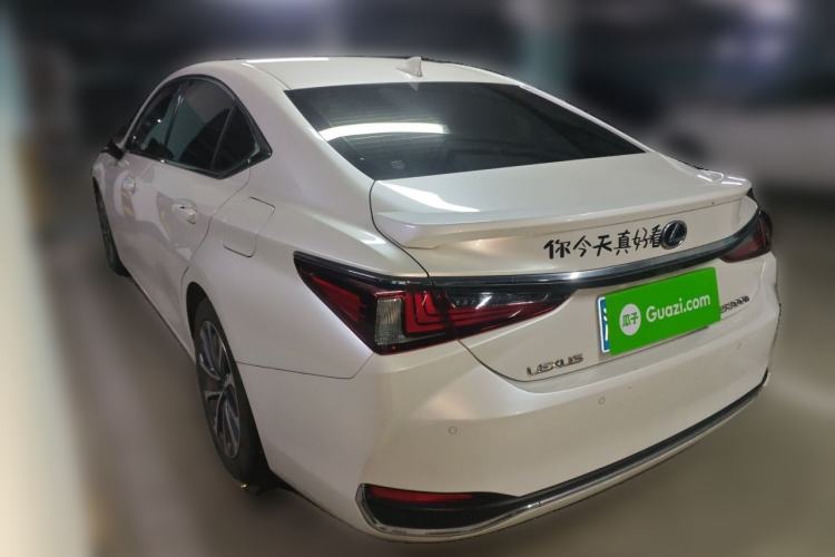 Used Lexus ES 2022 300h Excellence Edition Rear Left 45 Deg