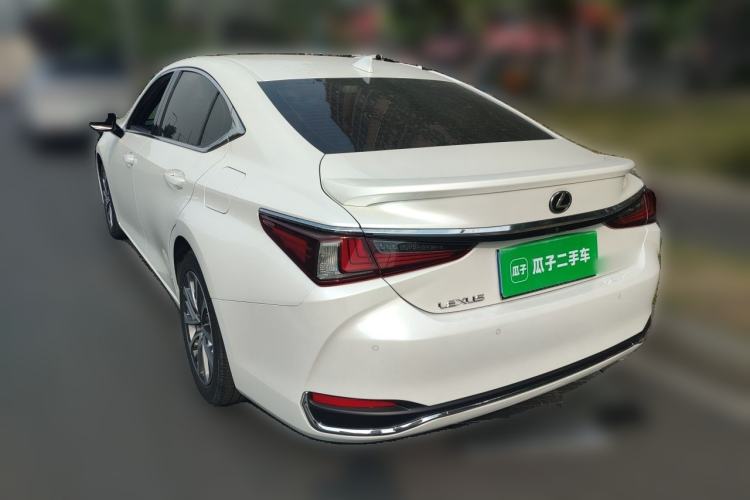 Used Lexus ES 2022 300h Excellence Edition Rear Left 45 Deg