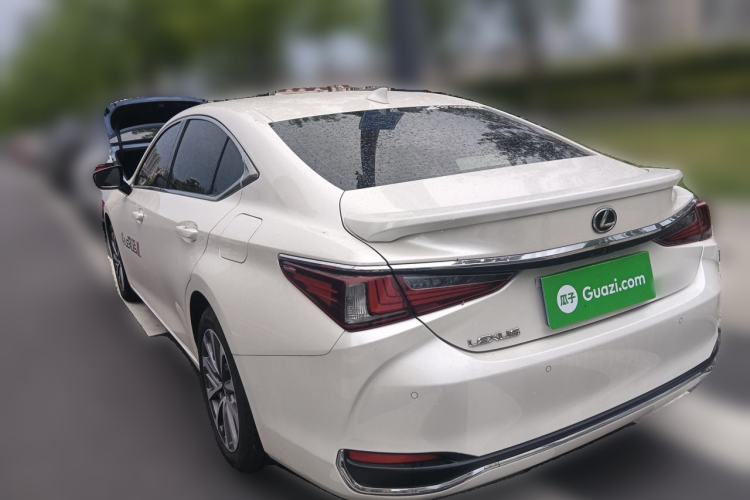 Used Lexus ES 2022 200 Excellence Edition Rear Left 45 Deg