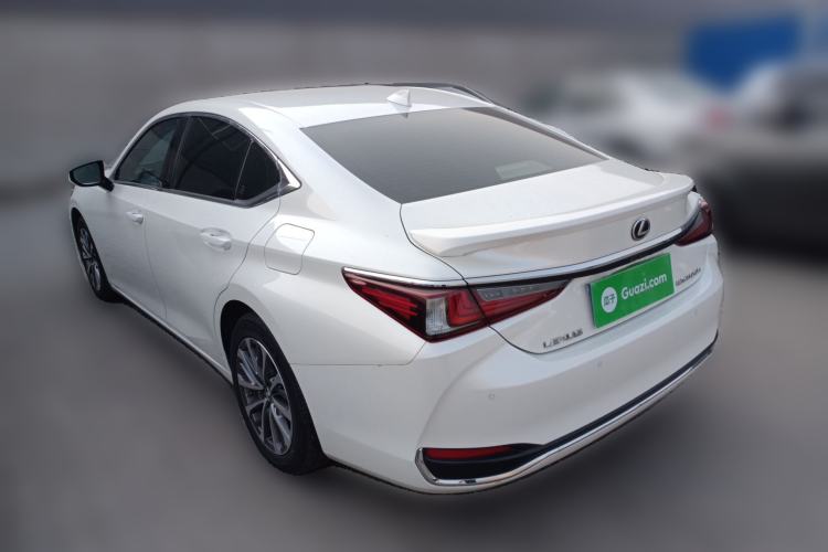 Used Lexus ES 2022 300h Excellence Edition Rear Left 45 Deg