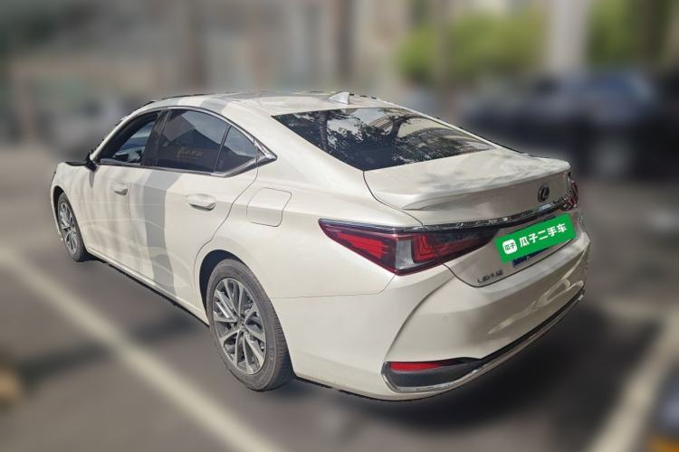 Used Lexus ES 2022 300h Excellence Edition Rear Left 45 Deg