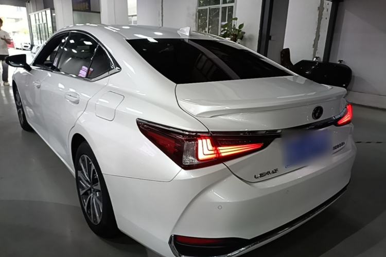Used Lexus ES 2022 300h Excellence Edition Rear Left 45 Deg