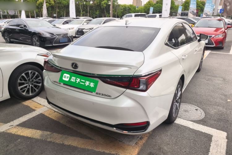 Used Lexus ES 2022 300h Excellence Edition Rear Right 45 Deg