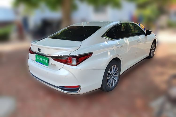 Used Lexus ES 2022 300h Excellence Edition Rear Right 45 Deg