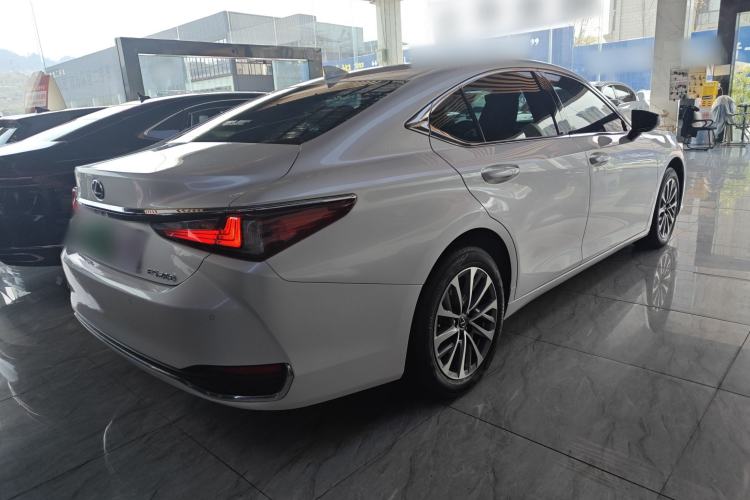 Used Lexus ES 2022 200 Excellence Edition Rear Right 45 Deg
