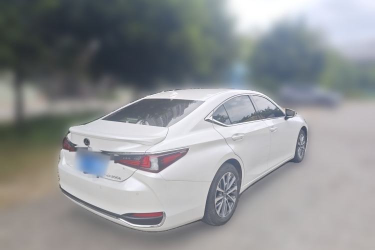 Used Lexus ES 2022 300h Excellence Edition Rear Right 45 Deg