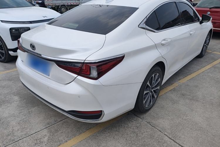 Used Lexus ES 2022 200 Luxury Edition Rear Right 45 Deg