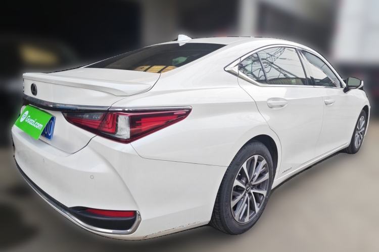 Used Lexus ES 2022 300h Excellence Edition Rear Right 45 Deg