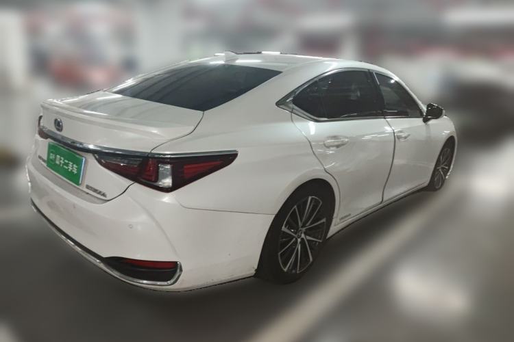 Used Lexus ES 2022 300h Deluxe Edition Rear Right 45 Deg