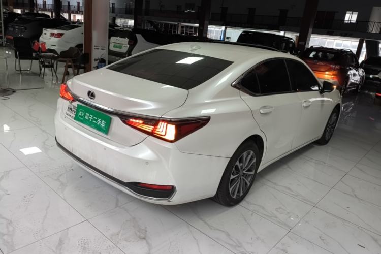 Used Lexus ES 2022 200 Excellence Edition Rear Right 45 Deg