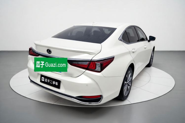 Used Lexus ES 2022 300h Excellence Edition Rear Right 45 Deg
