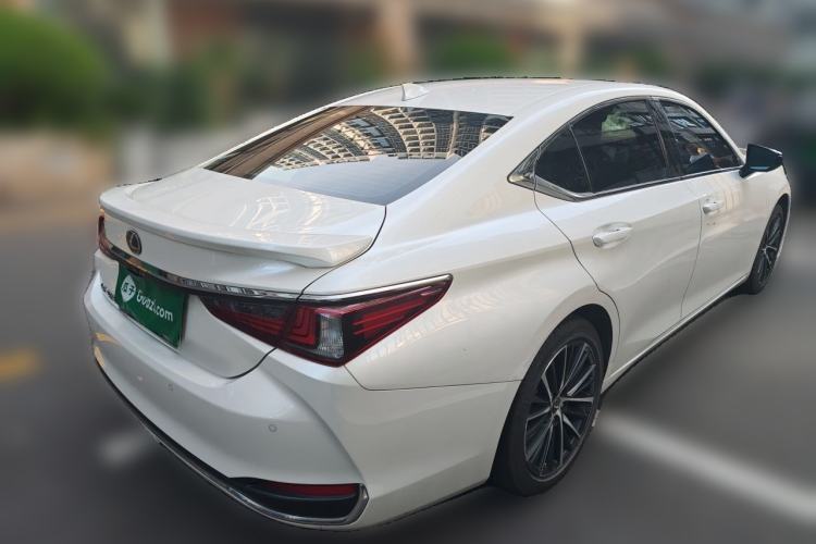 Used Lexus ES 2022 300h Deluxe Edition Rear Right 45 Deg