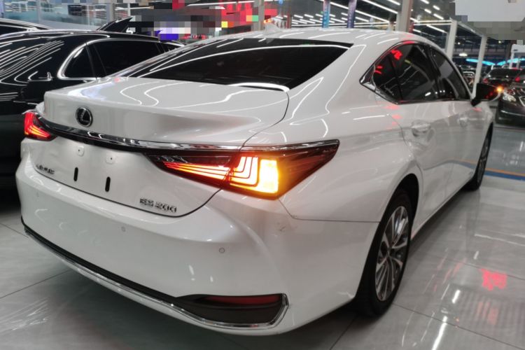 Used Lexus ES 2022 200 Excellence Edition Rear Right 45 Deg