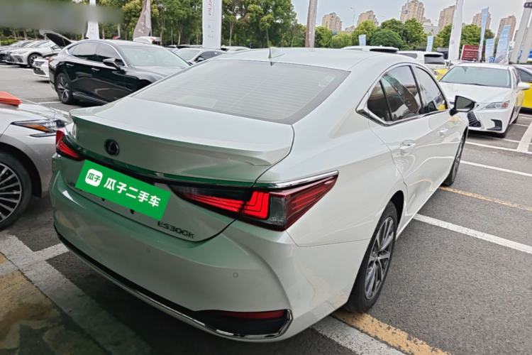 Used Lexus ES 2022 300h Excellence Edition Rear Right 45 Deg