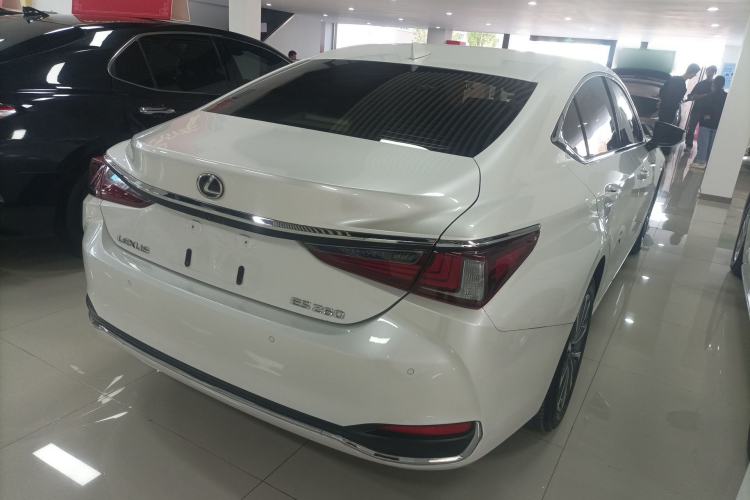 Used Lexus ES 2022 200 Luxury Edition Rear Right 45 Deg