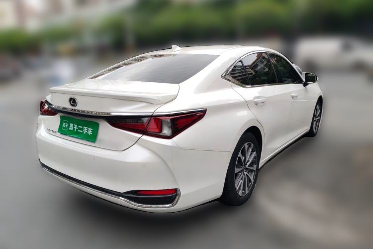 Used Lexus ES 2022 300h Excellence Edition Rear Right 45 Deg