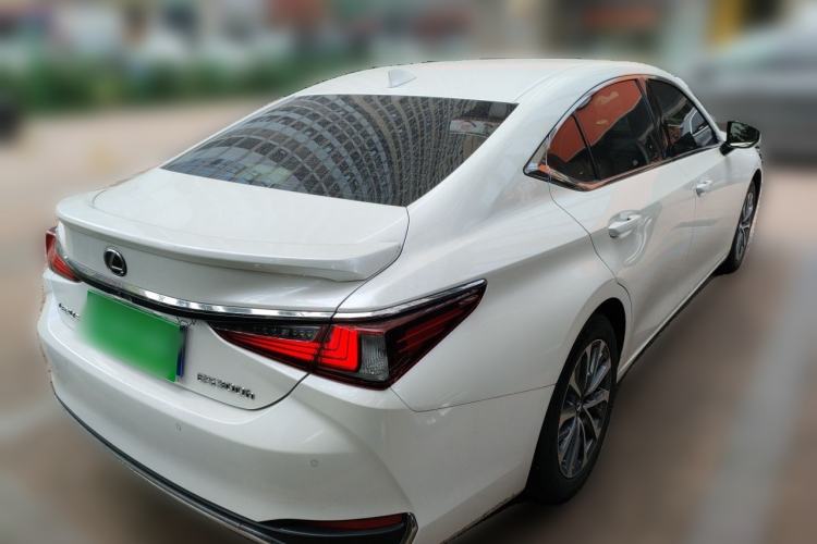 Used Lexus ES 2022 300h Excellence Edition Rear Right 45 Deg