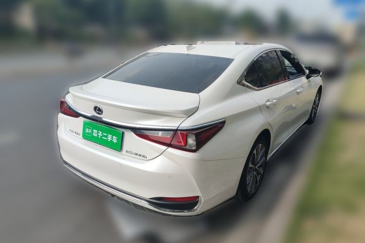 Used Lexus ES 2022 300h Excellence Edition Rear Right 45 Deg
