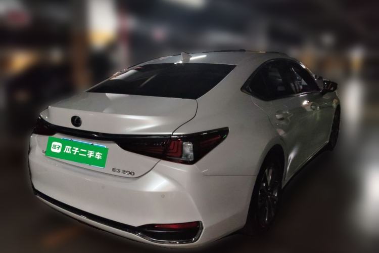 Used Lexus ES 2022 200 Excellence Edition Rear Right 45 Deg