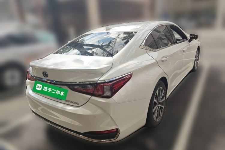 Used Lexus ES 2022 300h Excellence Edition Rear Right 45 Deg