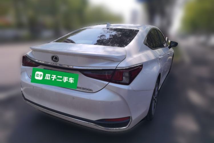 Used Lexus ES 2022 300h Excellence Edition Rear Right 45 Deg