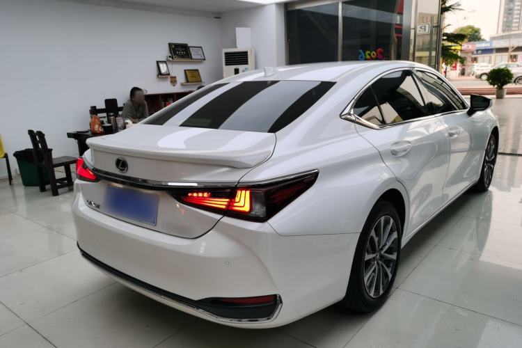 Used Lexus ES 2022 200 Excellence Edition Rear Right 45 Deg