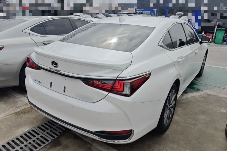 Used Lexus ES 2022 300h Excellence Edition Rear Right 45 Deg
