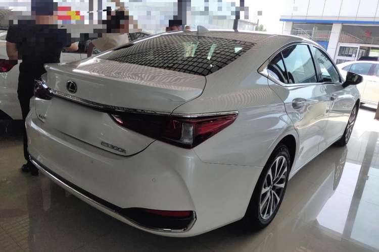 Used Lexus ES 2022 300h Excellence Edition Rear Right 45 Deg