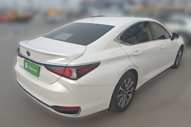 Used Lexus ES 2022 300h Excellence Edition Rear Right 45 Deg