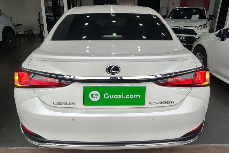 Used Lexus ES 2022 300h Excellence Edition Rear