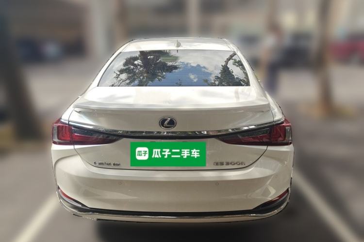 Used Lexus ES 2022 300h Excellence Edition Rear