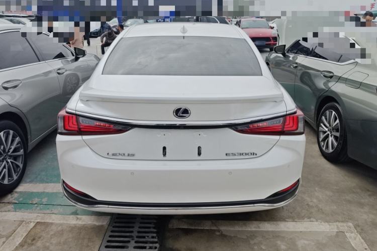 Used Lexus ES 2022 300h Excellence Edition Rear