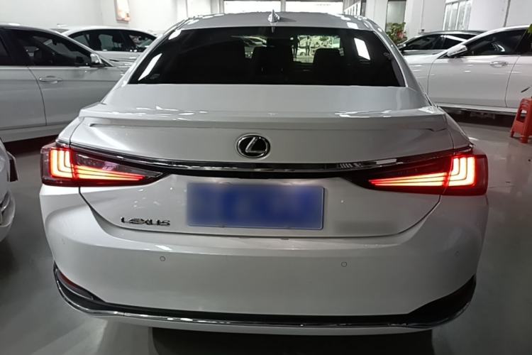 Used Lexus ES 2022 300h Excellence Edition Rear