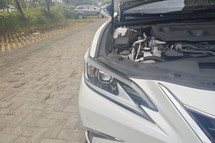 Used Lexus ES 2022 300h Excellence Edition Right Front Headlight