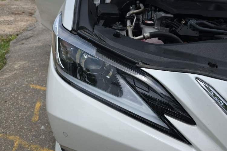 Used Lexus ES 2022 300h Excellence Edition Right Front Headlight
