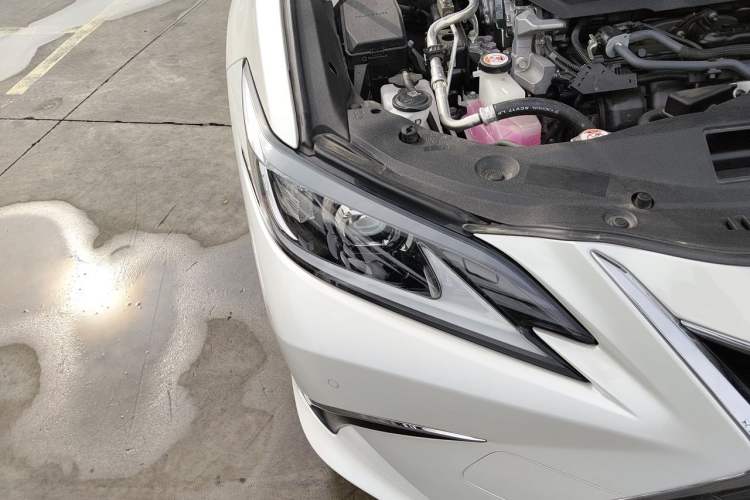 Used Lexus ES 2022 300h Excellence Edition Right Front Headlight