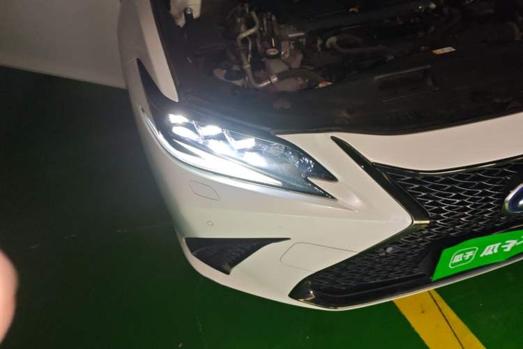 Used Lexus ES 2022 300h F SPORT Right Front Headlight